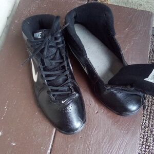 Nike Basketball Shoes can be universal